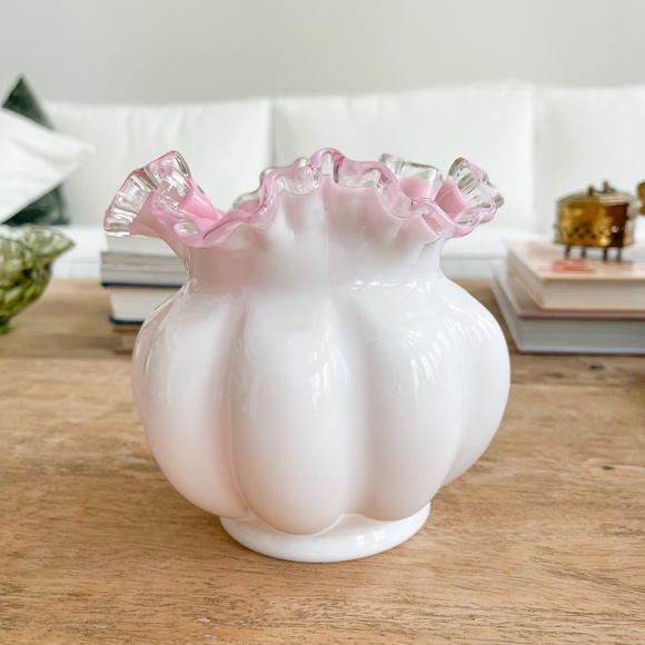 Fenton Vase. Inside is light pink. - Picture 5 of 10